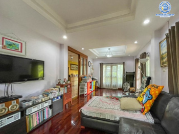 *****บ้านเดี่ยวมือสองย่านปทุมธานี ม.กฤษดานคร19 พหลโยธิน เนื้อที่กว้างขวางมากถึง 163 ตร.ว. ฟังก์ชัน 4 ห้องนอน 3 ห้องน้ำ ที่จอดรถ 2 คัน พร้อมเข้าอยู่ พื้นที่กว้างขวาง บนทำเลเดินทางสะดวก ใกล้รถไฟฟ้าสายสีแดง "สถานีฟิวเจอร์พาร์ค รังสิต" และทางด่วน "รังสิต"